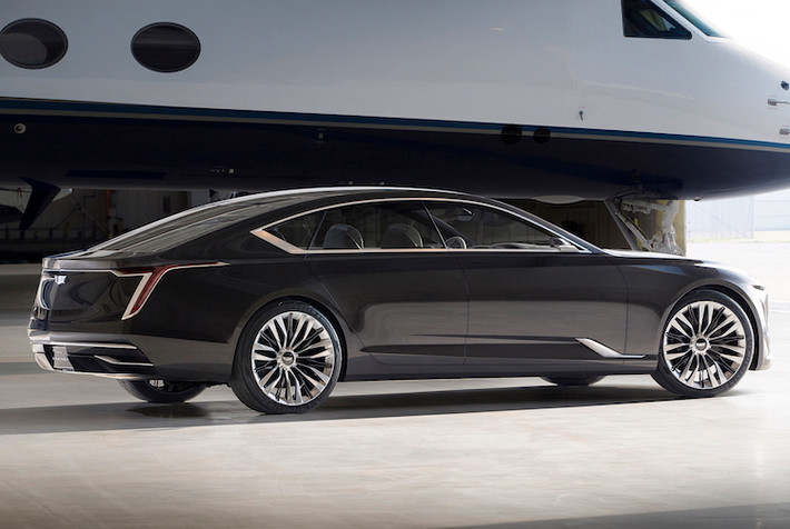 Lần đầu tiên xuất hiện trên một chiếc Cadillac, Escala sở hữu động cơ tăng áp kép V8 4.2l hoàn toàn mới với công suất 500 mã lực. Hiện có thể chắc chắn rằng chiếc xe được trang bị hệ dẫn động cầu sau, tuy nhiên các thông tin khác về hệ động lực như hộp số không được Cadillac tiết lộ.