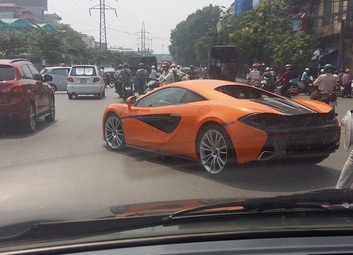 Tại Mỹ, giá của McLaren 570S là 184.900 USD (tương đương 4,03 tỷ đồng). Hiện vẫn chưa rõ giá chính xác của McLaren 570S mới về này, còn chiếc của Cường Đô La được nhập về Việt Nam dưới dạng "xe lướt", trong khi những thông tin xung quanh chiếc thứ 2 vẫn còn rất ít.