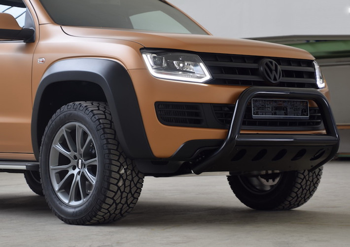Có "xác" là một chiếc Amarok 2.0 TDI rẻ tiền nhất, tuy nhiên trên bản độ V8 Passion Desert, MTM đã thay động cơ 4 xi-lanh diesel 2.0l nguyên bản của xe bằng máy dầu V8 4.2l TDI từ chiếc SUV Touareg V8 cũng của Volkswagen, sau đó tiếp tục nâng cấp động cơ này lên công suất tối đa 410 mã lực và đặc biệt là mô-men xoắn "khủng" 930 Nm.