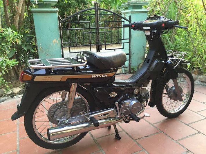 Tại Việt Nam, có thể nói rằng chiếc xe trong bài viết là một trong những chiếc Super Cub Custom mới nhất và nguyên bản nhất hiện nay.