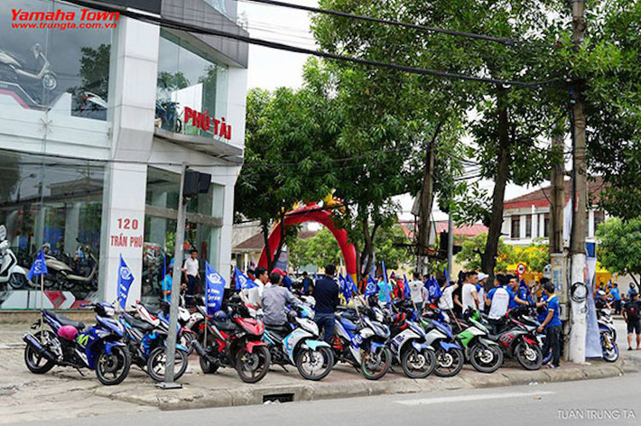 Trong tháng 7 và tháng 8, Yamaha cũng liên tục ra mắt 3 phiên bản Exciter 150 mới là Matte Black, Camo và Movistar nhằm tăng thêm sức cạnh tranh cho mẫu xe này trên thị trường.