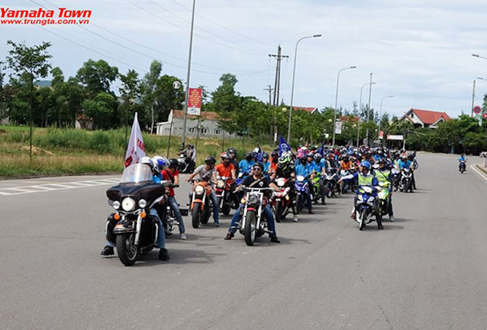 Có khoảng gần 300 chiếc xe Yamaha từ nhiều tỉnh, thành đã đổ về Hà Tĩnh để tham dự sự kiện này.