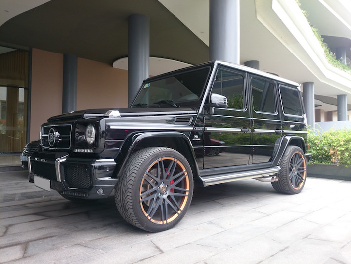 Tại Việt Nam, đã có nhiều chiếc siêu SUV Mercedes G63 AMG được đưa về. Tuy nhiên tính tới nay, số lượng phiên bản độ Brabus B63-620 vẫn chỉ có thể đếm trên đầu ngón tay do khá đắt đỏ và kén người chơi.