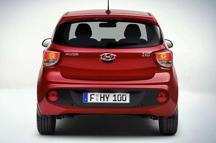 Hyundai sẽ chính thức ra mắt phiên bản i10 nâng cấp 2017 tại triển lãm Paris 2016 diễn ra trong tháng 10. Sau đó, chiếc xe sẽ được bán ở các nước châu Âu kể từ đầu năm sau. Theo dự kiến, phiên bản Grand i10 tại nhiều nước châu Á, trong đó có Việt Nam cũng sẽ chuẩn bị nhận được các nâng cấp tương tự.