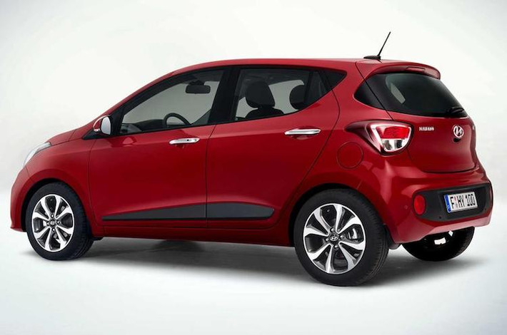 Ở hai bên thân xe, Hyundai cũng đã trang bị cho i10 mới cặp mâm 4 cánh kép 14 inch đẹp mắt hơn. Phiên bản chuẩn bị ra mắt là i10 châu Âu, vốn đã có cửa sau cột C khác biệt một chút so với bản Grand i10 Châu Á.