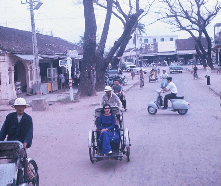 Trái ngược với sự sôi động của Sài Gòn thời đó, nhịp sống ở Đà Nẵng diễn ra khá chậm rãi.
