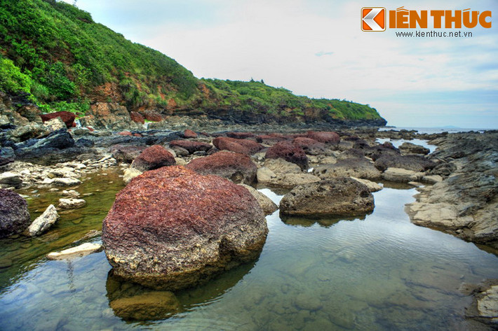 Trên thực tế, màu sắc các khối đá ở nơi đây rất phong phú.