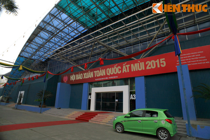 Hiện tại, Trung tâm Hội chợ Triển lãm Việt Nam sở hữu cơ sở vật chất gồm 3 nhà trưng bày (tổng diện tích gần 10.000m2), 3 nhà hội thảo cùng hệ thống cơ sở hạ tầng hoàn chỉnh, có thể tổ chức những cuộc triển lãm có quy mô tầm cỡ quốc tế hoặc cùng lúc tổ chức nhiều sự kiện khác nhau...