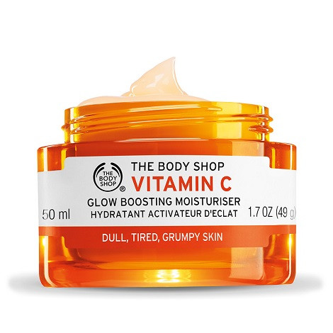 Luôn dùng các serum có chất chống oxy hóa vào buổi sáng. Những sản phẩm với những hoạt chất có tác dụng cải thiện làn da nên bôi trực tiếp lên da. Các chuyên gia gợi ý nên dùng các sản phẩm cô đặc, thấm nhanh có chứa vitamin E, C hoặc trà xanh. Khi bôi không nên dùng quá nhiều kem hoặc thực hiện quá nhiều động tác, cơ bản phải nhẹ nhàng mát xa từ dưới lên trên.