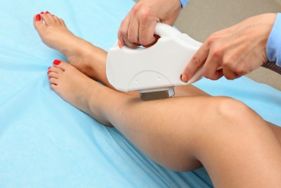 Mặc dù chưa có nghiên cứu nào chứng minh thời gian tiếp xúc với khói độc bao nhiêu là quá nhiều nhưng những người làm nghề phải làm việc 7 tiếng một ngày có nguy cơ cao hơn người mua dịch vụ. Lời khuyên đưa ra với cả kỹ thuật viên và khách hàng là nên cẩn trọng và đeo mặt nạ phòng độc trong khi thực hiện.