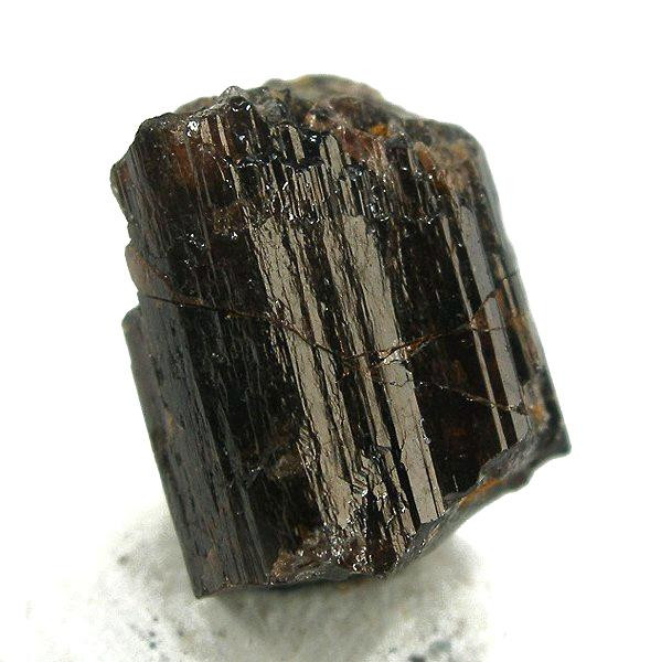 10. Painite: Từng được ghi vào kỷ lục Guiness năm 2005 là loại đá quý hiếm nhất khi cả thế giới chỉ có 2 tinh thể. Hiện loại đá này tuy không hiếm như xưa nhưng số lượng tồn tại cũng không vượt quá 25 tinh thể, được tìm thấy chủ yếu ở Myanmar.