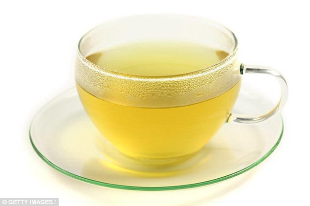 Uống trà thải độc ruột giảm béo đang là một phương pháp thời thượng để vừa thanh lọc cơ thể vừa giảm cân nặng, được rất nhiều ngôi sao nổi tiếng thế giới như Kylie Jenner, Lea Michele hay Nikki Minaj áp dụng. Chỉ cần gõ hashtag trà giảm béo trên Instagram cũng ra vô số hình ảnh đăng tải. 