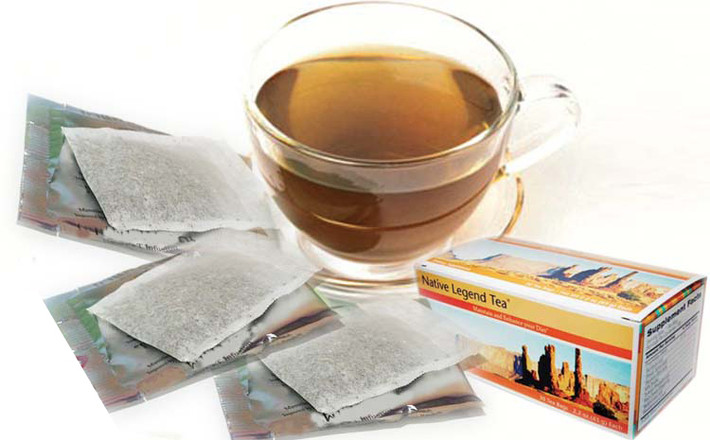Tác dụng giảm cân của trà thải độc là có thực hay không? Trà thải độc được chia ra làm 2 loại là trà dùng ban ngày và trà dùng ban đêm. Trà dùng ban ngày có chứa nhiều caffein từ trà xanh và một số loại cây. Chất caffein có tác dụng làm loãng nước tiểu. Vì vậy, số cân nặng giảm đi khi uống trà thải độc thực ra là nước chứ không phải mỡ.