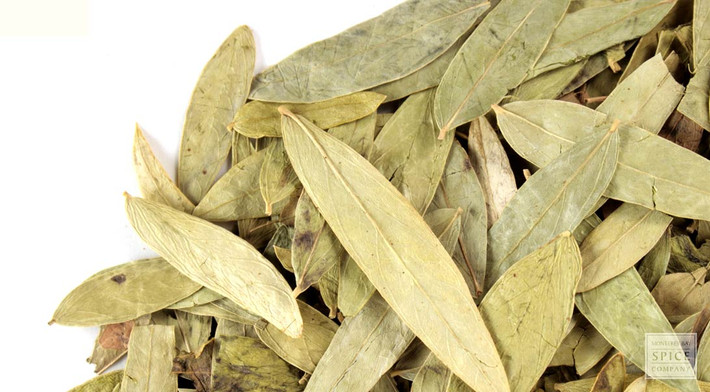 Trà thải độc ban đêm được ghi là có tác dụng làm sạch và thải độc cho cơ thể được làm chủ yếu từ rễ và lá của cây keo lá nhọn. Đây là loại cây đã được công nhận là có laxative được dùng để trị táo bón và làm sạch đường ruột của những người sắp bị ung thư ruột già. Do vậy, khi uống vào bạn sẽ đi ngoài như tháo cống rồi bỗng nhiên cảm thấy “nhẹ nhõm” hơn rất nhiều.
