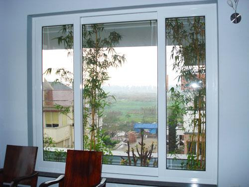 Bệnh hô hấp ở trẻ nhỏ khi trời nồm như ho, hen suyễn xuất hiện khi trời mưa phùn, độ ẩm không khí tăng cao. Hãy đóng kín cửa để hạn chế không khí ẩm vào nhà.