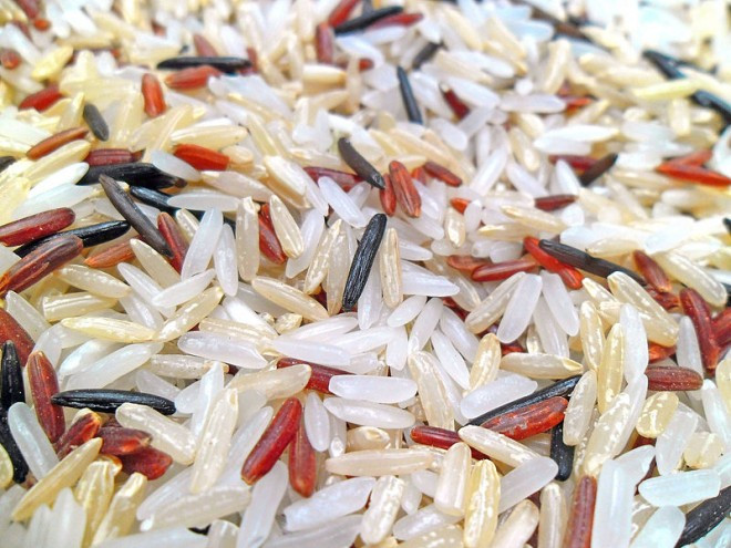 Gạo Jasmine (thường phổ biến ở Châu Á), gạo Basmati (thường ở châu Âu, Úc và Bắc Mỹ) và gạo sushi Nhật Bản là những loại gạo có hàm lượng thạch tín thấp nhất. Gạo trắng ít thạch tín hơn gạo nâu (gạo lức) hay nguyên cám. Nui (pasta) làm từ gạo cũng nằm trong danh sách an toàn về thạch tín để lựa chọn cho các bé