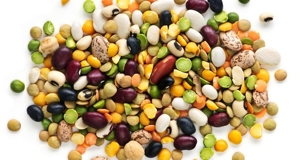 Đậu đỏ là nguyên liệu của rất nhiều món ăn ngon nhưng chứa lectin là tác nhân gây nôn mửa và chóng mặt. Tuy nhiên chất độc trong đậu đỏ lại được trung hòa nếu đã qua chế biến. Đậu đóng hộp cũng đã được xử lý trước nên không còn là thực phẩm nguy hại nữa. Bạn nên cẩn thận với các loại đậu khô khi chế biến cần ngâm kỹ trong nước và nấu nhỏ lửa.