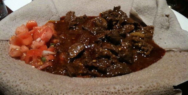 Wot: Là món ăn cay nổi tiếng của đất nước Ethiopia và khá phổ biến ở các nước châu Phi. Món ăn này có rất nhiều hành, tỏi, gừng và một lượng lớn ớt berbere, một hỗn hợp gồm có gia vị khô và ớt.