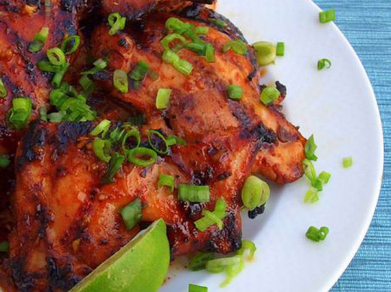Món barbecue gà kiểu châu Á này có hương vị tương tự như gà Teriyaki của Nhật nhưng thoảng hương vị Đông Nam Á. Bí quyết của món ngon này chính là sốt ướp gồm xì dầu, đường, nước cốt chanh, gừng, tỏi và không thể thiếu được Garam Masala – một loại gia vị của Ấn Độ.