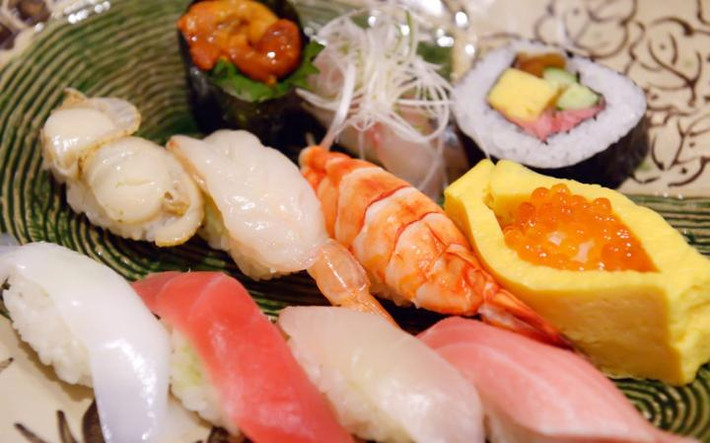 Tokyo không chỉ là thành phố ẩm thực nổi tiếng với món sushi. Tại đây còn có đủ loại nhà hàng đáp ứng được mọi nhu cầu của thực khách bình dân đến sang trọng.