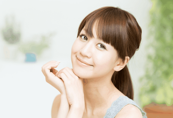 Bôi kem chống nắng hàng ngày đã trở thành một thói quen không thể thiếu được mỗi buổi sáng. Nhưng còn chất chống oxy hóa thì sao? Hãy nghĩ đến chất chống oxy hóa cho da như một người cộng tác của kem chống nắng với tác dụng làm giảm bớt những gốc tự do sinh ra dưới tác động của ô nhiễm và tia UV. Nhưng biết chọn loại nào giữa hàng tấn chất chống oxy hóa. Sau đây là lời khuyên từ chuyên khoa da.