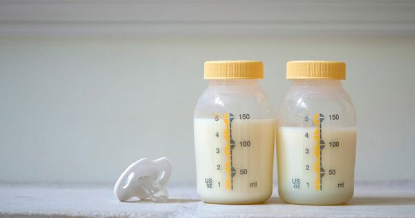 Lượng sữa vắt được không phải là một dấu hiệu cho thấy mẹ nhiều sữa hay ít sữa. Như đã nói ở trên, lượng sữa cơ thể sản sinh tùy thuộc vào tần suất trẻ bú mẹ nhưng lượng sữa vắt ra được chỉ cho thấy mức độ dự trữ sữa của mẹ. Chuyên gia nuôi dạy con cho biết để cơ thể sản sinh sữa nhiều hơn thì không gì có thể tốt bằng cho con bú. Ngoài ra có một cách khác để nhận biết lượng sữa dự trữ của mẹ là quan sát con đi ngoài. Nếu bỉm tã của trẻ nặng cũng như trẻ tăng cân tốt thì chứng tỏ nguồn sữa của mẹ đã là đủ cho bé.