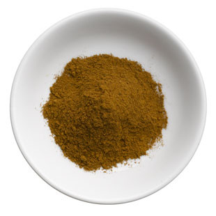 Hầu hết các loại bột quế đều được làm giả từ cây họ cassia chứ không phải cây quế. Ở Việt Nam và Trung Quốc, loại cây này thường là cây trà. Vỏ quế thường cay và sần sùi hơn vỏ cây trà.