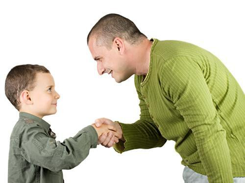 Kính trọng: Thói quen thể hiện sự kính trọng không chỉ dành cho người lớn mà dành cho cả trẻ nhỏ. Kính trọng nghĩa là trẻ lắng nghe quan điểm của người khác mặc dù trẻ không có cùng quan điểm và đưa ra câu trả lời hợp lý.