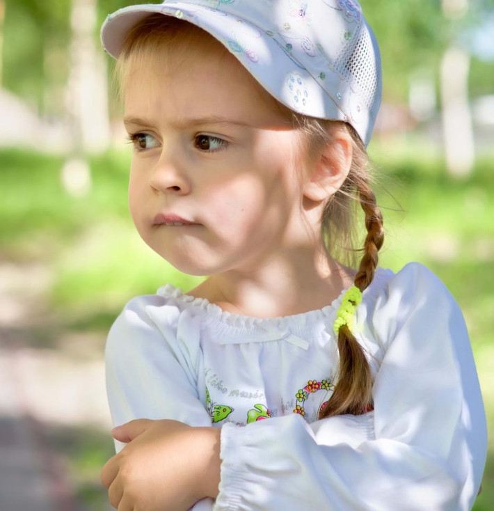 Sự kiên định: Mọi thử thách đều đòi hỏi một tinh thần bền bỉ mới có thể vượt qua được và nếu trẻ có thể xây dựng thói quen này trước khi đi học, trẻ sẽ đạt được nhiều thành công hơn về sau này. Để xây dựng lòng kiên nhẫn, có thể cho trẻ giải một câu đố nào đó cho đến khi tìm ra câu trả lời hoặc cho trẻ học nhảy, múa đến khi trẻ nhớ được các bước.