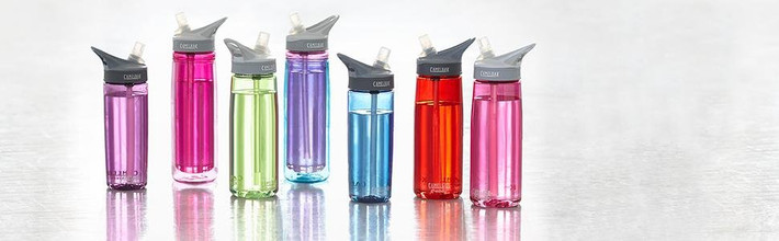 Nếu so sánh số lượng CFU có trên các vật dụng mà các vi khuẩn dễ khu trú nhất thì bình uống nước còn chứa nhiều vi khuẩn hơn cả chậu rửa bát, thớt và bát ăn của chó, chỉ thua bàn chải đánh răng với hơn 300.000 CFU/cm2.