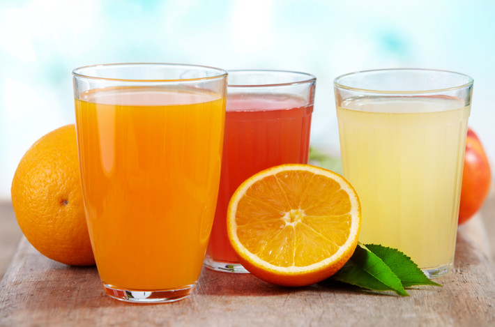 Nếu muốn kiểm soát tốt các cơn đói, hãy uống nước hoa quả tươi không lọc vì có chứa nhiều chất xơ làm bạn no lâu hơn. Tuy nhiên không nên uống nước hoa quả đóng hộp.