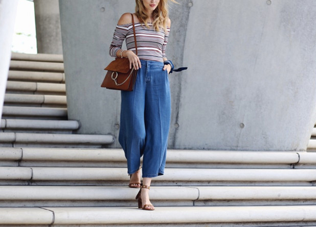 Nếu bạn chưa từng thử mặc quần culottes, hãy tìm ngay một chiếc quần culottes bằng vải bò siêu thoải mái nhưng nhớ lựa chọn chất liệu bò mỏng.