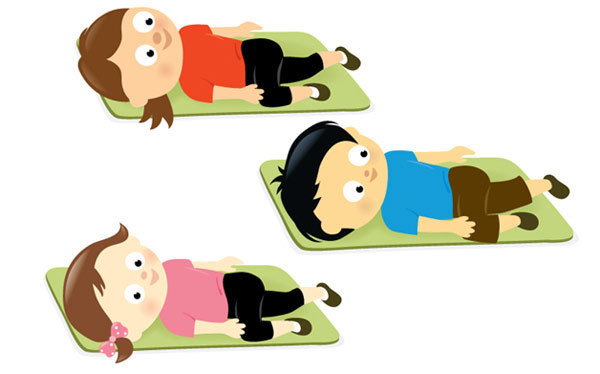 Căng giãn người là cách hiệu quả nhất để phát triển chiều cao cho trẻ. Những bài tập thể dục giãn căng người là điều kiện không thể thiếu. Một bài tập đơn giản mà cha mẹ có thể hướng dẫn bé tập là đứng dựa lưng vào tường, giơ hai tay lên và kéo người càng căng càng tốt. Động tác tiếp theo là ngồi xuống, lưng vẫn dựa vào tường sau đó giãn hết cơ chân ra. Động tác này có thể thực hiện mỗi ngày 10 lần.
