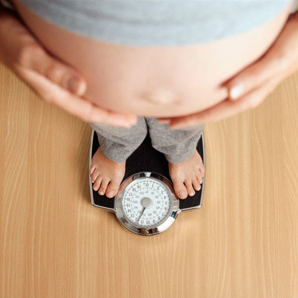 Theo các bác sĩ khoa sản thì phụ nữ nên tăng từ 10-15kg trong thai kỳ. Phụ nữ có cân nặng vừa phải, tức chỉ số BMI từ 18,5-24,9 thì nên tăng từ 9-13kg, còn những người nặng cân hơn thì chỉ nên tăng từ 5,5-12kg. Người béo phì chỉ nên tăng từ 4-7,5kg.