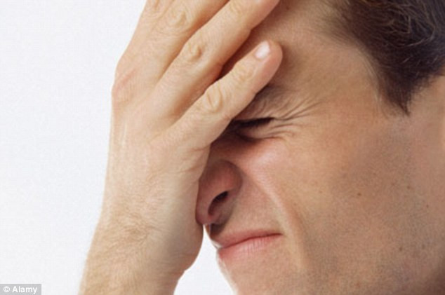 Khô miệng cũng có thể là do vấn đề gì đó ở mũi khiến bạn phải thở bằng miệng như khi bị lạnh hay sốt. Hoặc cũng có thể do bị hẹp đường thở khoang mũi