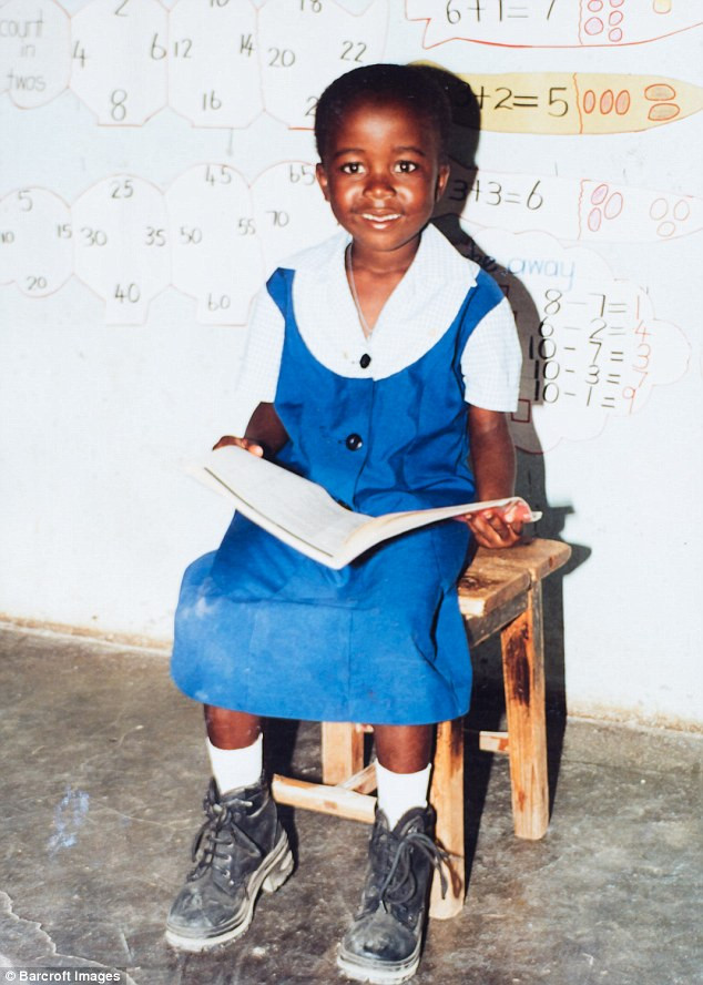 Paida Mutopo, 20 tuổi, là người gốc Zimbabwe hiện sống ở Rochdale (Anh) được thông báo là dương tính với HIV khi mới 11. Bản thân mẹ của Paida cũng không biết mình bị nhiễm HIV cho đến khi Paida bị phát hiện dương tính và phải đợi vài năm mới dám thông báo cho con.