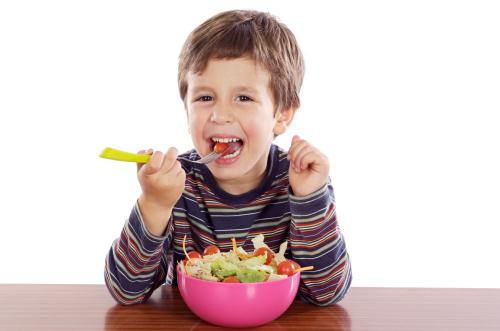 Như vậy, chỉ vì muốn bé ăn ngon mà dù không được chỉ định nhưng cha mẹ vẫn bổ sung các thuốc chứa kẽm với các nguyên tố khác cho bé nhưng vô tình lại làm các bé giảm hấp thu thức ăn, thậm chí có thể có nguy cơ bệnh lý. Do đó, việc lựa chọn 1 sản phẩm cho bé cha mẹ cần tìm hiểu một cách khoa học hoặc tư vấn từ chuyên gia dinh dưỡng.