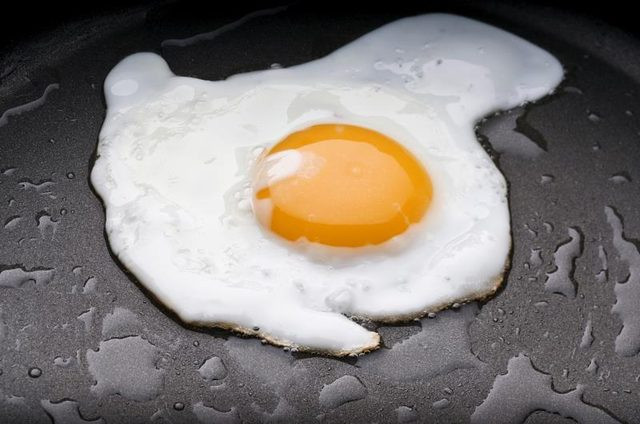 Mặc dù với quy trình chăn nuôi hiện đại thì nguy cơ nhiễm khuẩn salmonella thấp hơn thời xưa nhưng không phải là an toàn tuyệt đối.