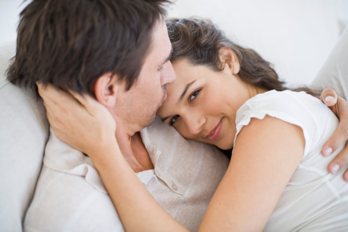 Vì bạn không phải đi đâu cả - Đương nhiên rồi, ngủ trưa vào ngày nghỉ nghĩa là bạn đang có rất nhiều thời gian để sẵn sàng cho những khám phá mới mẻ với nửa kia.