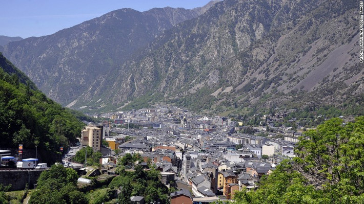 Chế độ ăn uống và lối sống ngoài trời ở Andorra đã khiến dân số già của đất nước này mạnh khỏe.