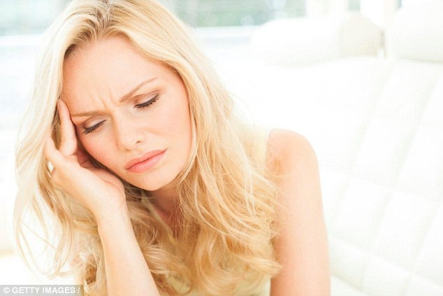 Một trong những lý do khiến phụ nữ bị đau đầu nhiều hơn đàn ông xuất phát từ hoạt động của não. Chứng đau nửa đầu thường được bắt đầu với một loạt những kích động khiến vỏ não bị căng thẳng – đây là một loại những hoạt động bất tường của tế bào dội qua não gây rối loạn về hình ảnh.
