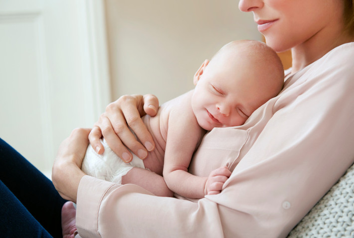 Bộ Y tế của Anh đưa ra lời khuyên trẻ em bú sữa mẹ từ sơ sinh đến 12 tháng tuổi nên uống bổ sung vitamin D với liều lượng 8,5-10 microgram mỗi ngày. Đối với trẻ bú sữa công thức chỉ đủ vitamin D nếu uống khoảng 500ml sữa công thức mỗi ngày. Sau đó từ 1 đến 4 tuổi trẻ nên được cho uống thêm 10 microgram mỗi ngày, đặc biệt là trong những tháng mùa đông.
