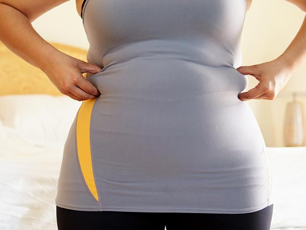 Kèm theo những dấu hiệu như bụng to và đau, phụ nữ sẽ tăng cân khá nhanh trong một thời gian ngắn nếu bị u nang buồng trứng.
