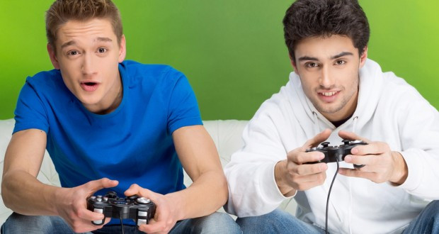 7. Game thủ: Các game thủ chuyên nghiệp có nhiệm vụ giúp đỡ những người chơi game vượt qua các level khó. Công việc rất đơn giản chỉ cần có niềm đam mê với game là có thể kiếm 55.000 USD/trò chơi.