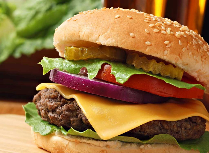 Tuy nhiên, khi leptin giảm, tín hiệu đói bắt đầu mạnh dần lên dẫn đến ăn nhiều. Việc giới hạn calo sẽ có tác dụng làm giảm lượng leptin. Khoa học đã chứng minh rằng việc ăn nhiều lên vào ngày gian lận sẽ có tác dụng không cho lượng leptin giảm quá nhiều rồi ăn vặt vô tội vạ.