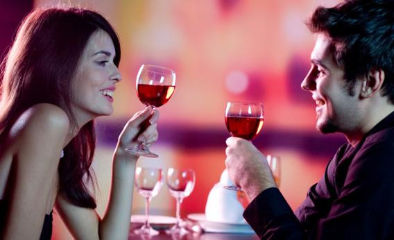 Vì vậy, phụ nữ nên lưu ý những điều sau đây để làm giảm bớt tác hại của rượu bia: 1. Không nên uống rượu bia khi bụng đói. 2. Không cạn ly quá nhanh mà nên uống từ từ và cách quãng.
