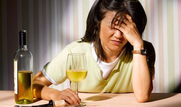 Về cơ bản, chất cồn là chất có hại với cơ thể phụ nữ. Vì các loại rượu bia đều có đường và fructose nên gây cảm giác đói. Do vậy, phụ nữ nên lưu ý đến tửu lượng để tránh tăng cân