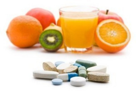 Vitamin C có tác dụng rất tốt trong việc phòng cảm lạnh và chống viêm nhiễm nhưng điều này chỉ áp dụng với vitamin C tự nhiên từ thực phẩm. Áp dụng nguyên tắc tương tự với vitamin C dạng thuốc bổ sung là hoàn toàn sai vì chưa có bằng chứng nào cho thấy uống bổ sung vitamin C có thể phòng cảm lạnh.