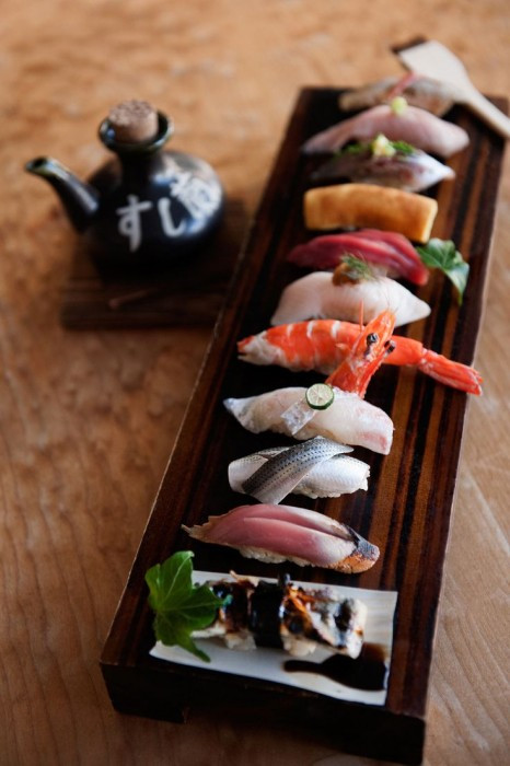 Món nướng Hibachi hay Teppanyaki là một trong những món ngon nhất của Nhật Bản. Khi ăn món nướng Hibachi, món ăn được nướng rồi cắt ngay trước mặt thực khách. Mỗi bữa ăn đều được chuẩn bị tỉ mỉ và cực kỳ ngon miệng. Một số nhà hàng còn phục vụ trà xanh hoặc trà ô long.