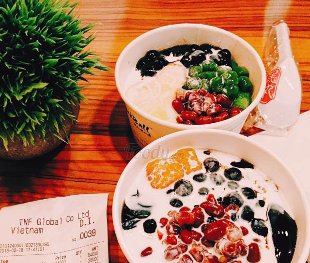 Chè blackball: Chè được phục vụ theo phong cách Đài Loan với nước chè là trà sữa. Ngoài trân châu đen có thể chọn thêm nhiều topping khác như đậu đỏ, thạch các loại. (Ảnh: Foody).
